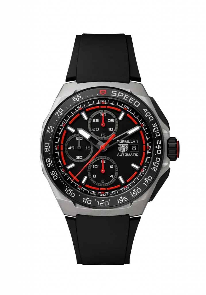 TAG Heuer Formula 1 Chronograph mit Titanium-Gehäuse und rotem Rand, vollständig sichtbar, in eleganter Präsentation.