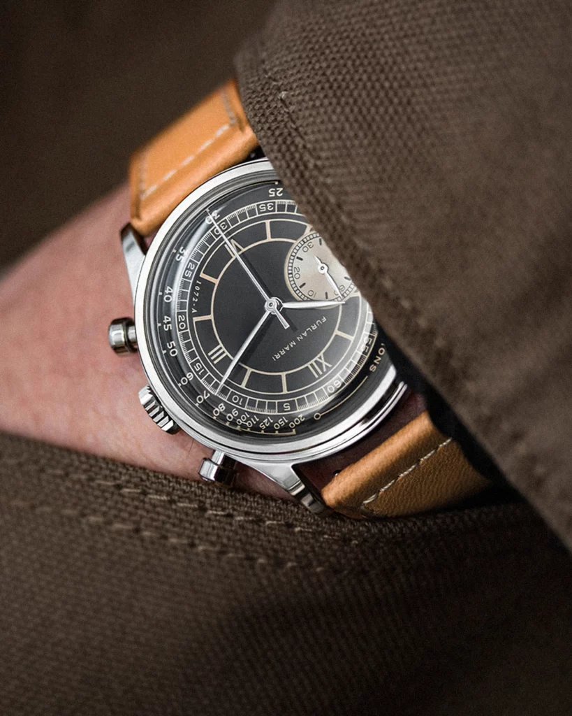 Eine Furlan Marri Uhr wird elegant am Handgelenk getragen und präsentiert ihre stilvolle Ästhetik.