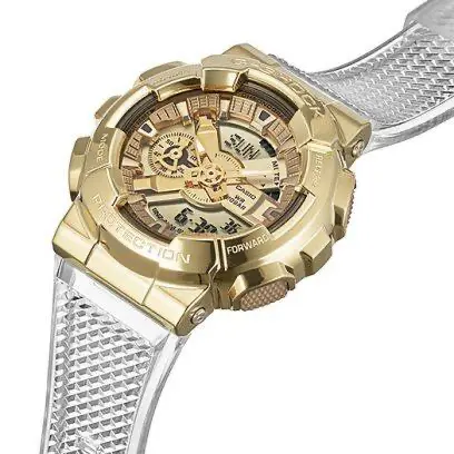 Seitliche Ansicht der G-Shock 5553 GM-110SG, die das robuste Gehäuse und die präzise Verarbeitung zeigt.