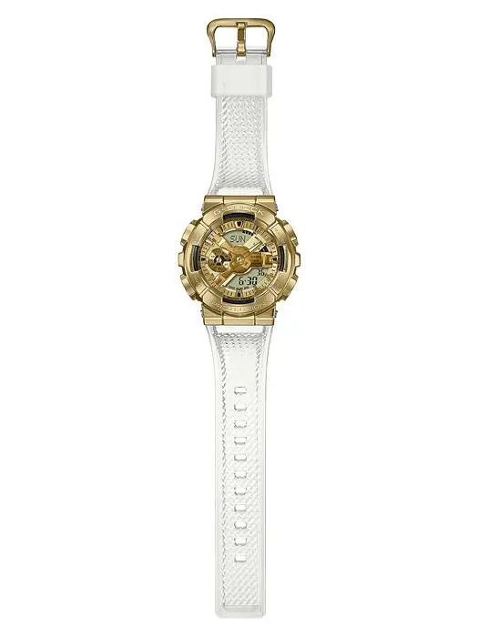 G-Shock 5553 GM-110SG in einer stilvollen Präsentation, die das luxuriöse Design und die funktionale Bauweise der Uhr betont.