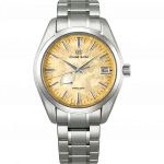 Die Grand Seiko SBGA503 Ginza Modell, eine limitierte Edition mit Titan-Gehäuse und goldenem Zifferblattverlauf.