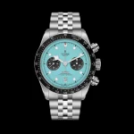 Die Tudor Black Bay Chrono Flamingo Blue – komplette Ansicht der Uhr mit blauem Zifferblatt und Edelstahlarmband.