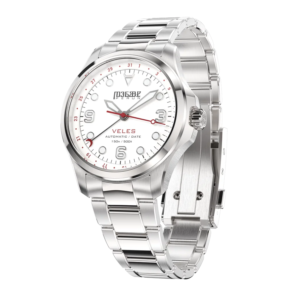 Die Perun Veles in ihrer Gesamtheit, mit elegantem Design, glagolitischem Zifferblatt und robustem Edelstahlarmband.
