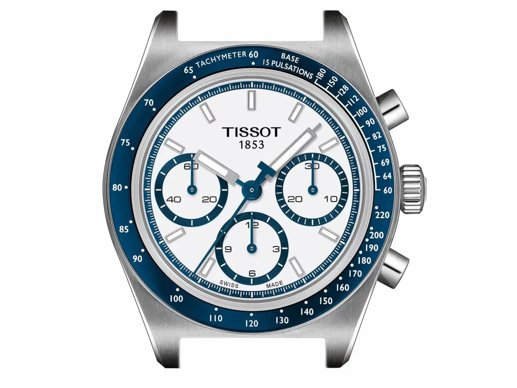 Tissot PR 516 Automatic Chronograph, Frontalansicht ohne Armband, mit deutlichem Fokus auf das blaue Panda-Zifferblatt.