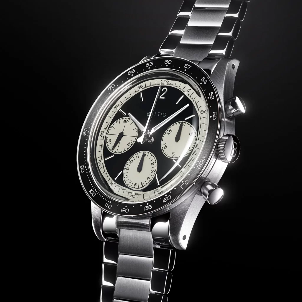 Baltic Tricompax Panda, Chronograph mit kontrastierendem schwarz-weißem Zifferblatt im Panda-Stil.